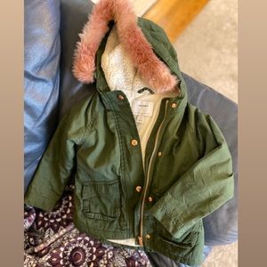Old Navy kids Green Parka with pink faux fur hood trim, Size 5t